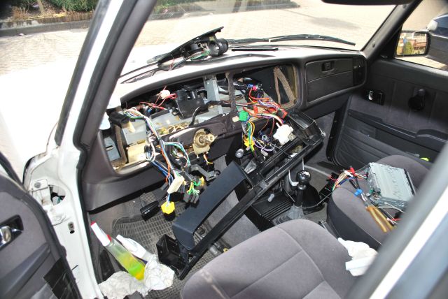 Saab 900 in aanbouw